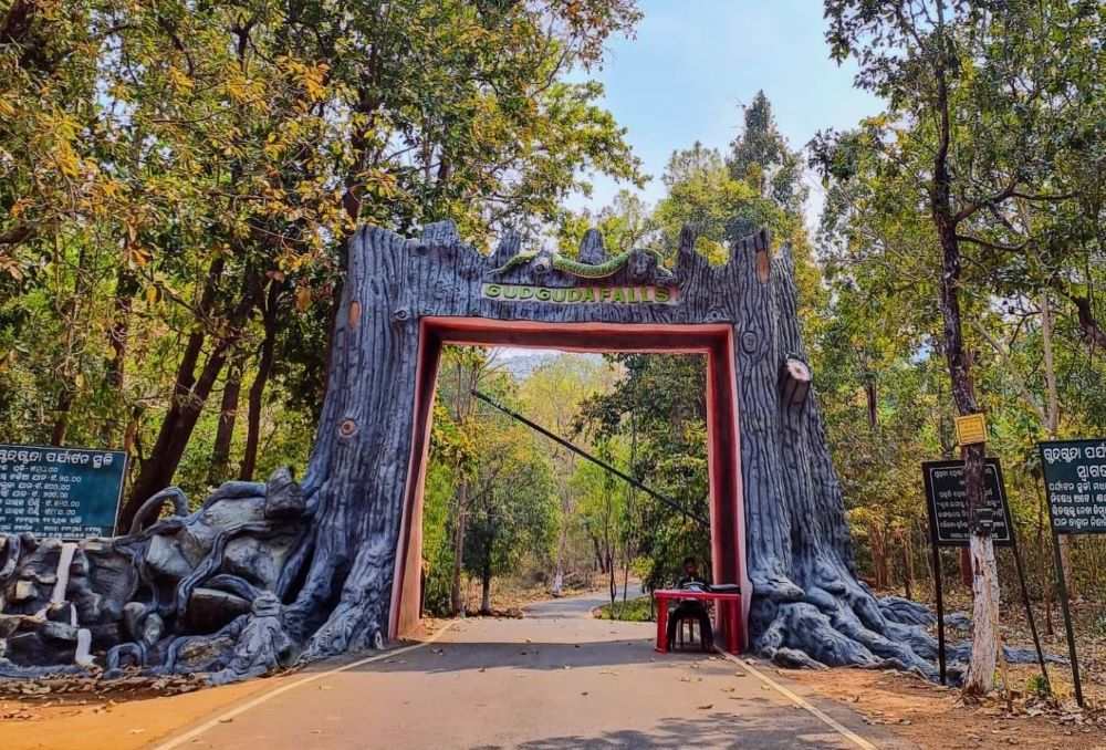 Gudguda Waterfall on a Sambalpur tour